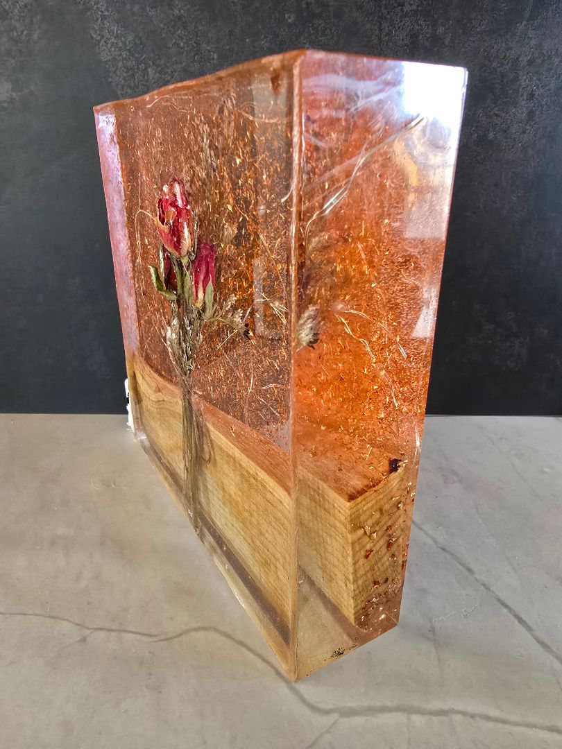 red Handmade Square Resin Flower w/ lights, 5.75 x 5.75