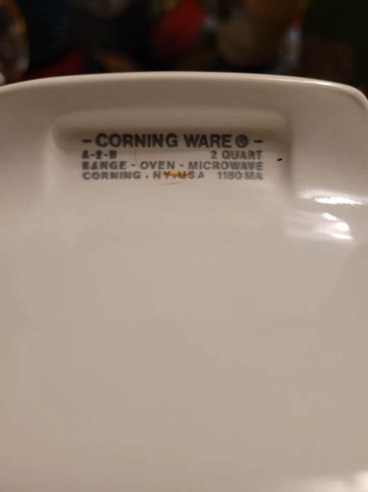 White Corning ware Spice of Life Vintage "Less than 50 years", 2 qt