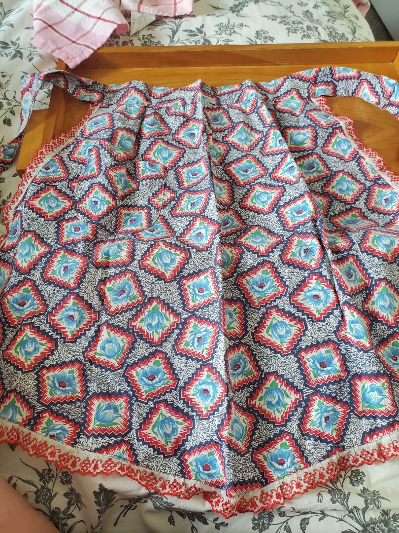 Small half apron