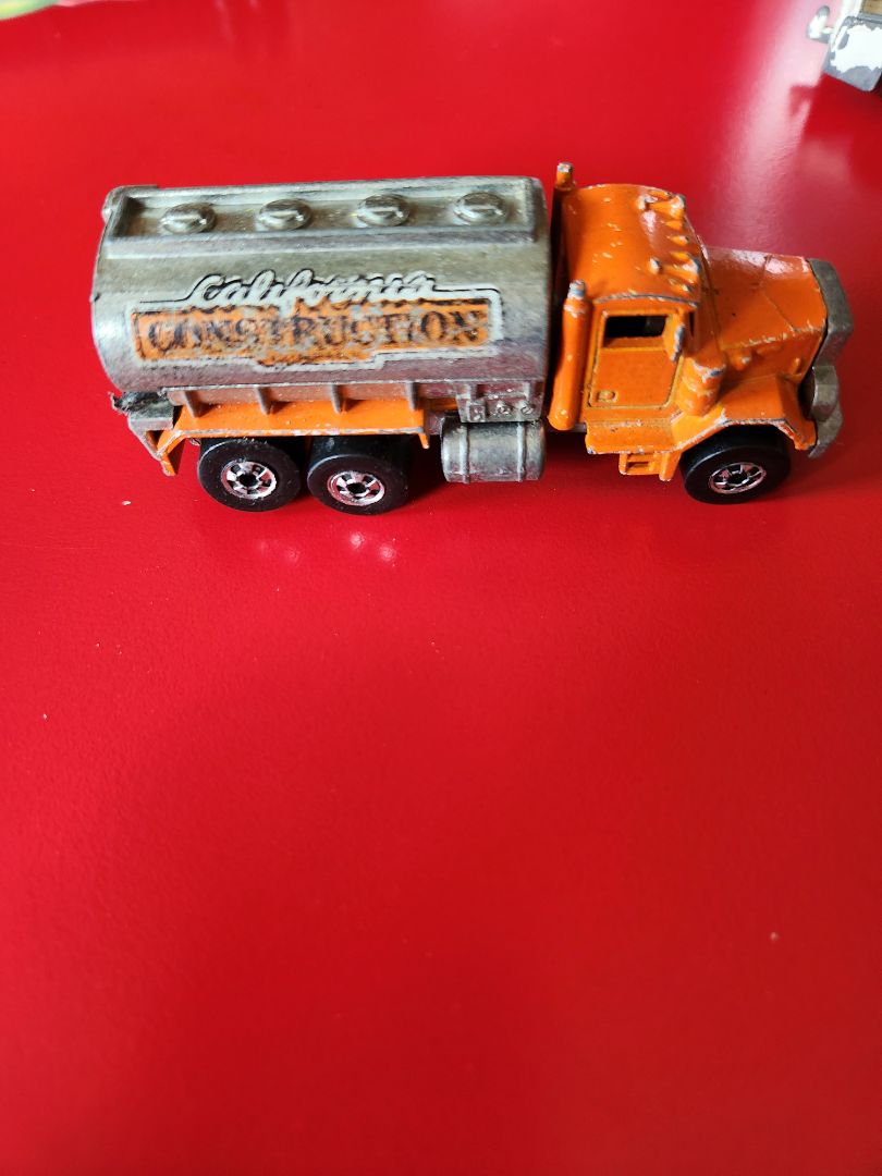 79 HOT WHEELS PETERBUILT TANKER TRUCK