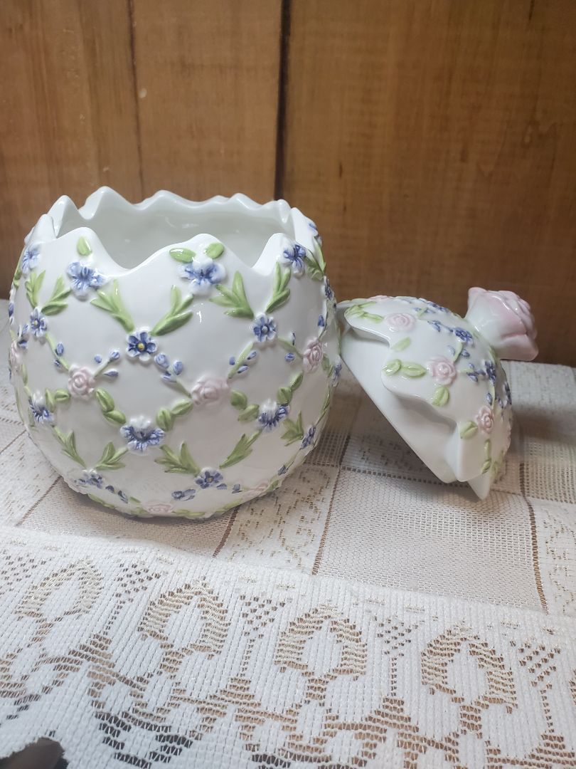 Easter egg candy dish