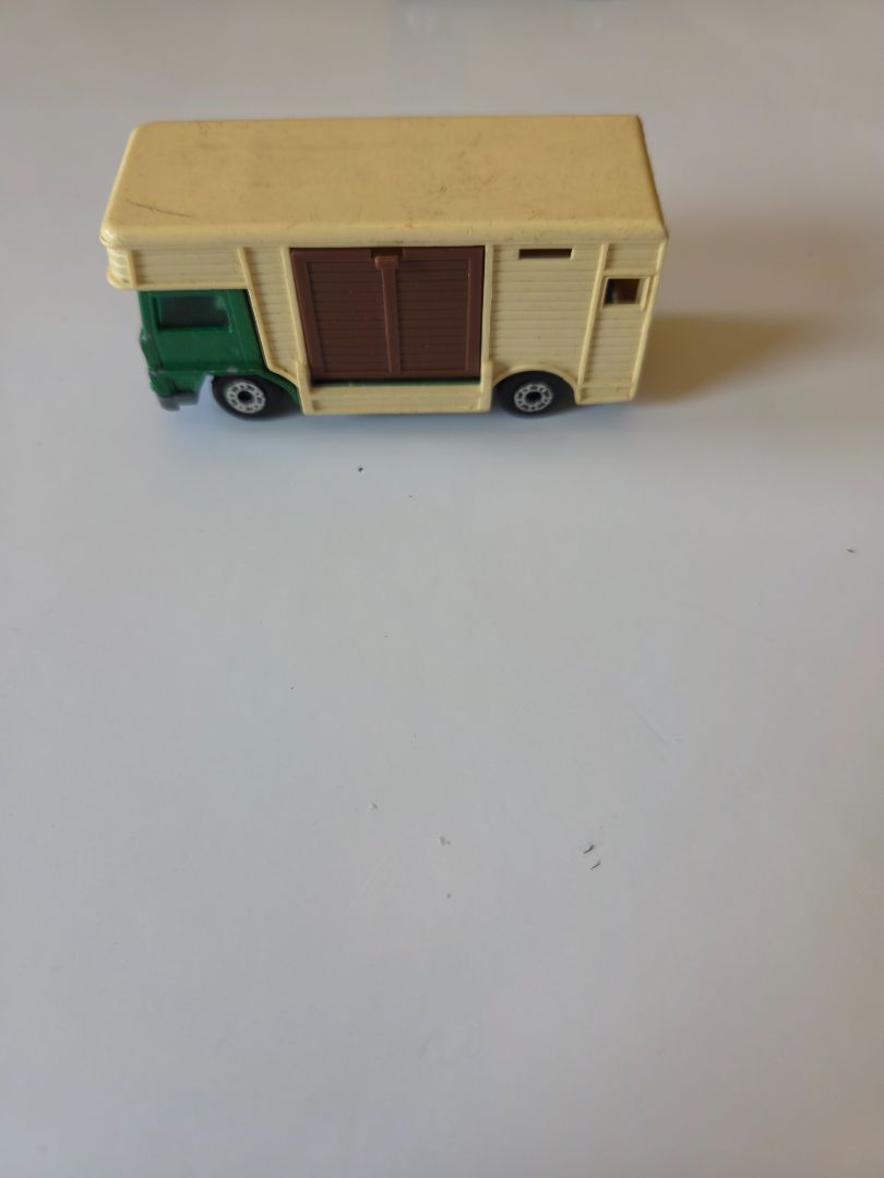 1977 MATCHBOX HORSEBOX #40