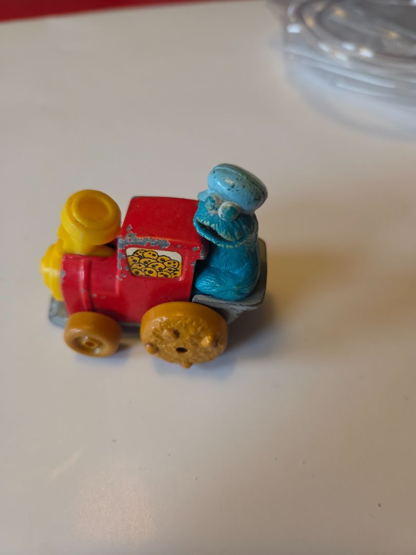 81 PLAYSCHOOL SESAME ST COOKIE MONSTER TRAIN