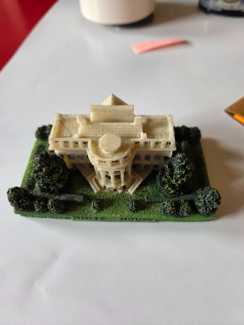 White House mini replica