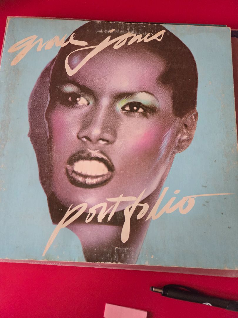 RECORD- GRACE JONES PORTFOLIO 1977