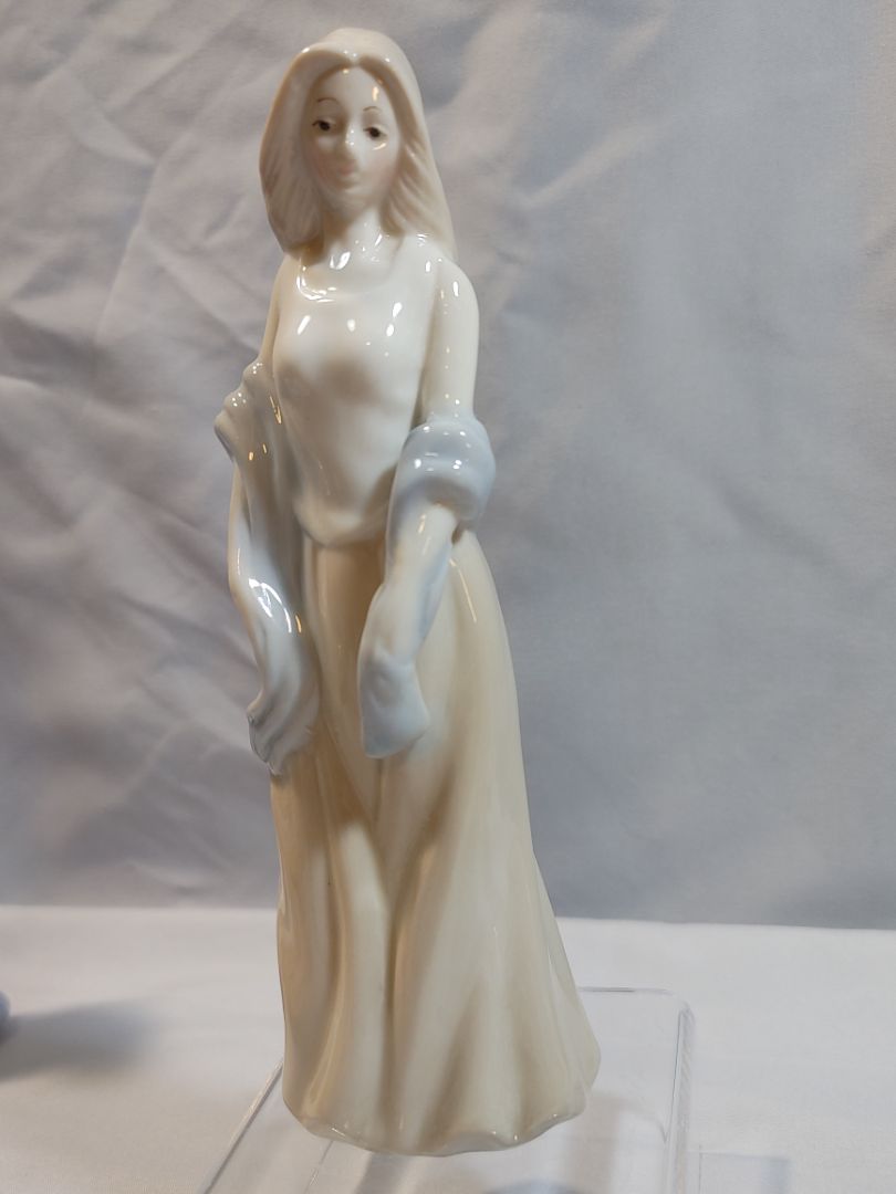 1994 House of Lloyd Porcelain Figurine with Shawl, 7"