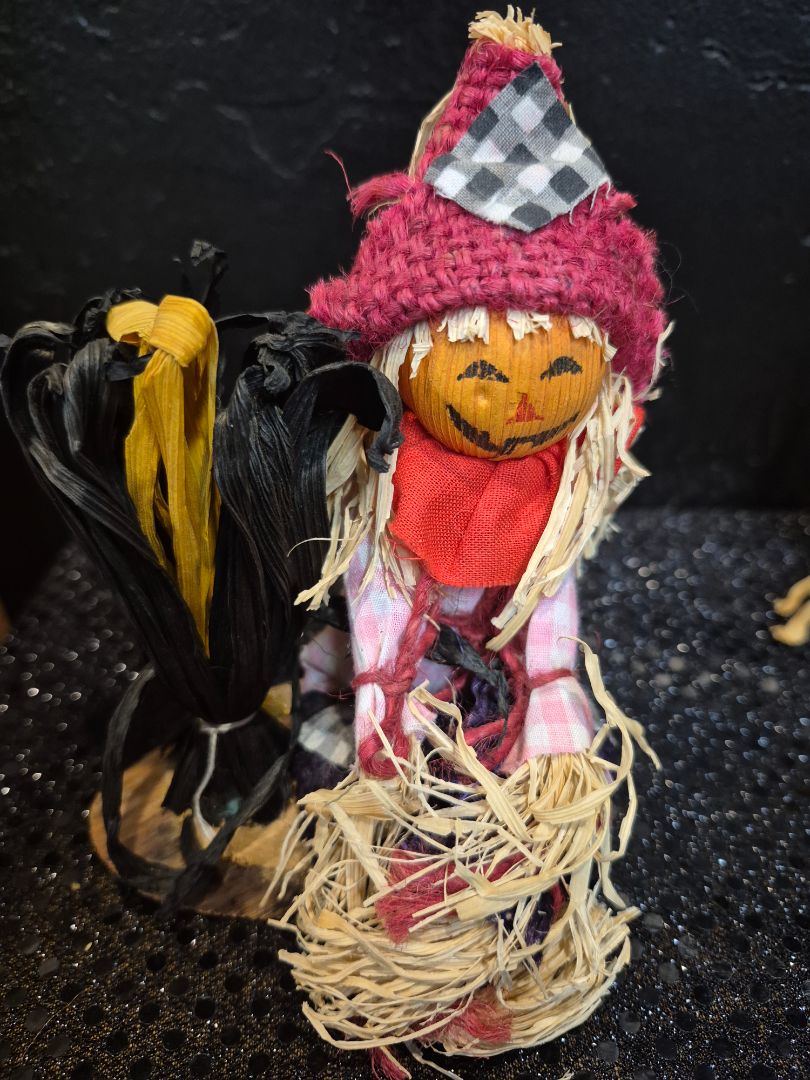 Table Decor Scarecrow w/Black Cornstalks, 6"