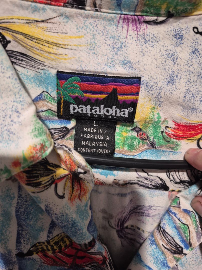 White w/Fly Fishing Flies Pataloha Short Sleeve Button Fly Fishing Shirt, L