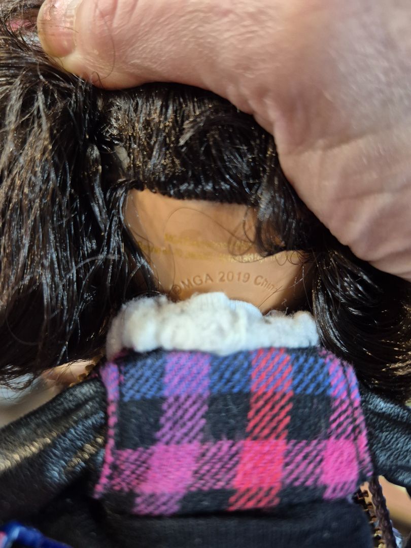 L.O.L. Doll- Winter Chill Surprise! OMG, 9.5"