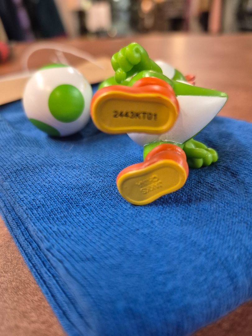 Green Super Mario Yoshi w/egg, 2 pcs.