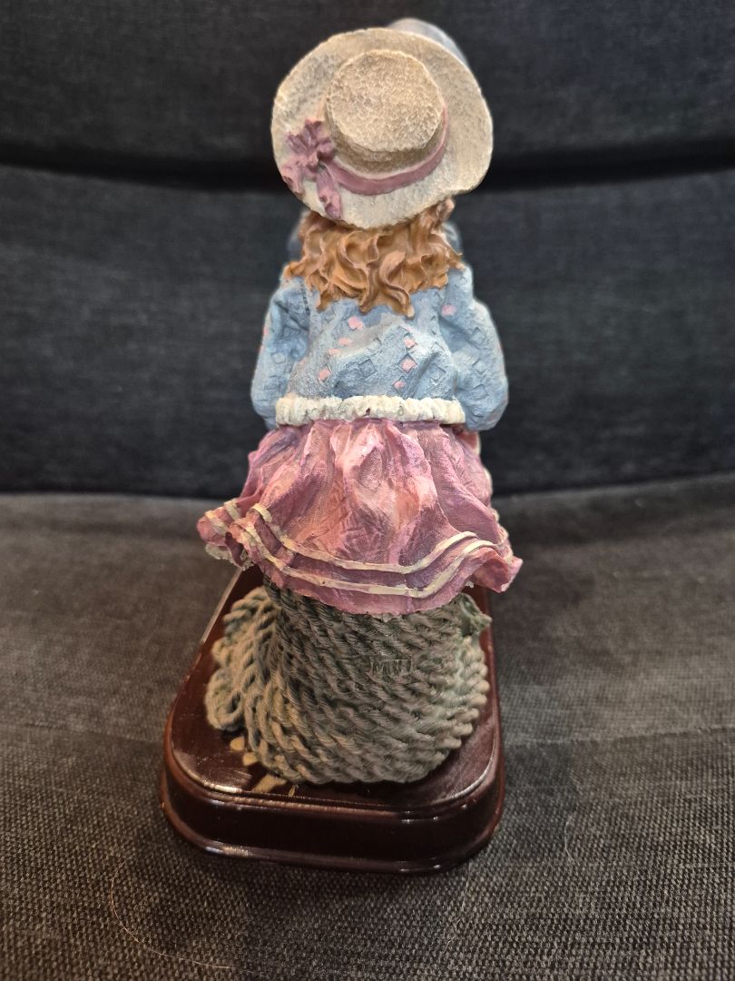 Meerchi Sailor boy & girl kissing on rope seats, 7" x 8"