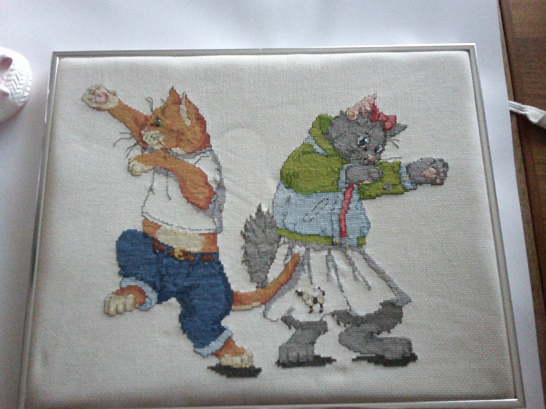 FIGHTING CATS- NEEDLEPOINT