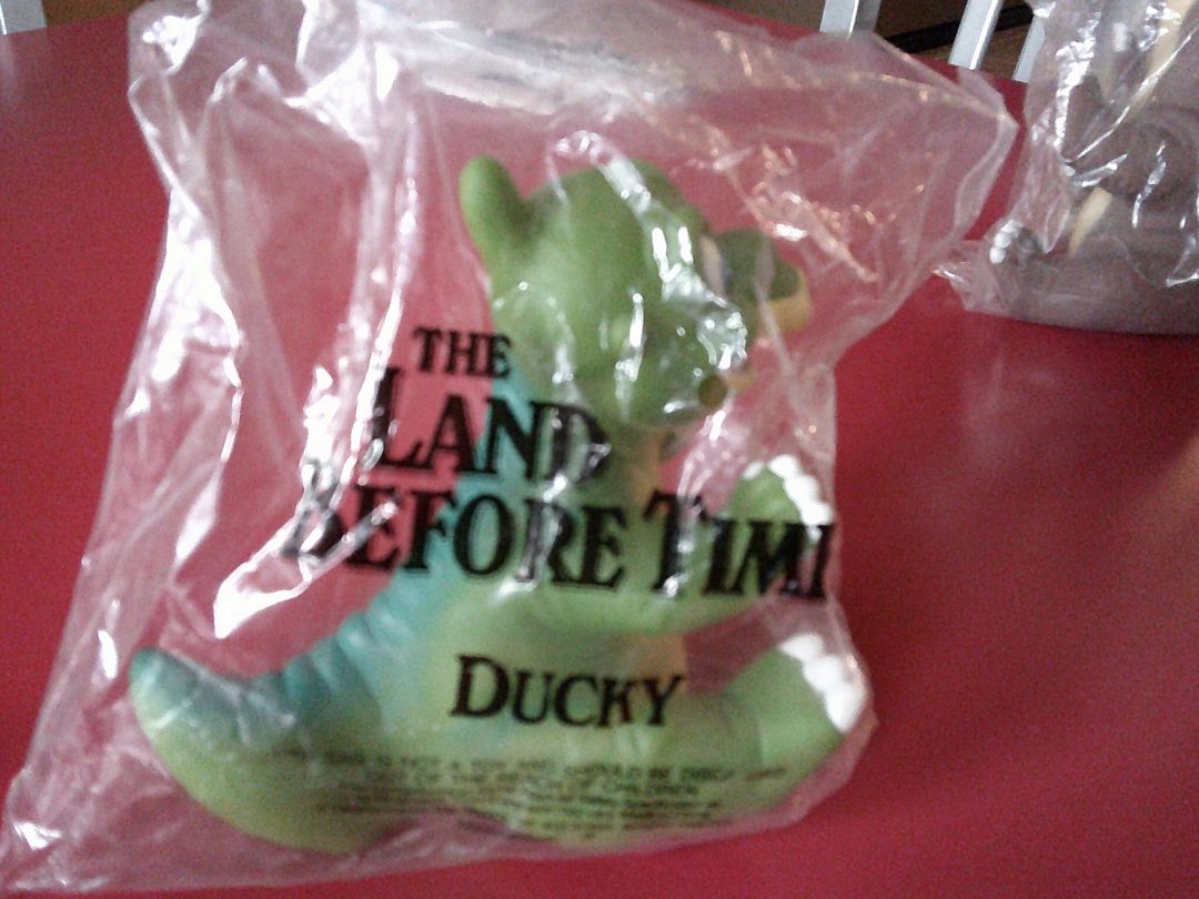 LAND BEFORE TIME PUPPET-DUCKY-SEALED