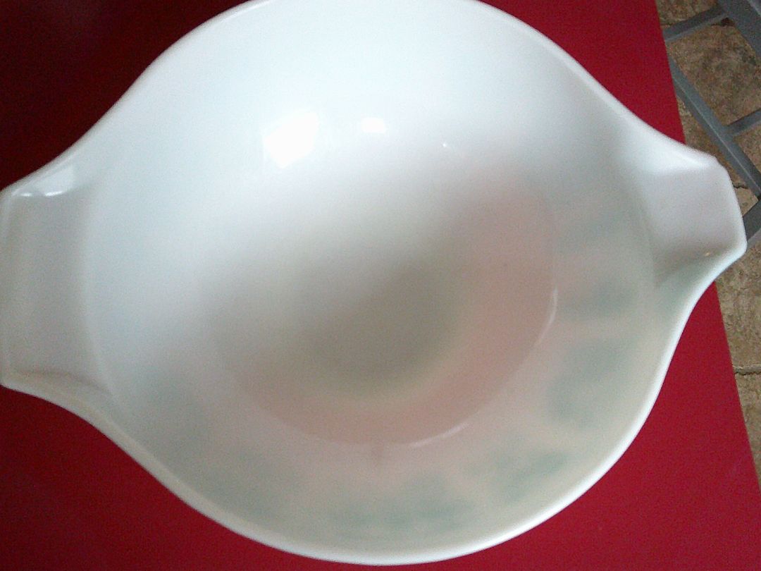 PYREX -AMISH BUTTERPRINT-CHIP ON HANDLE