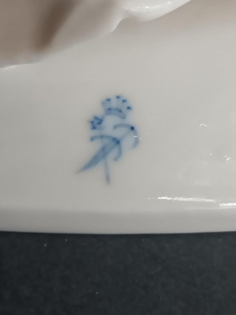 Passau 1930's Art Deco Dressel & Kister-Passau signed horn blue brush mark, 12 x 10