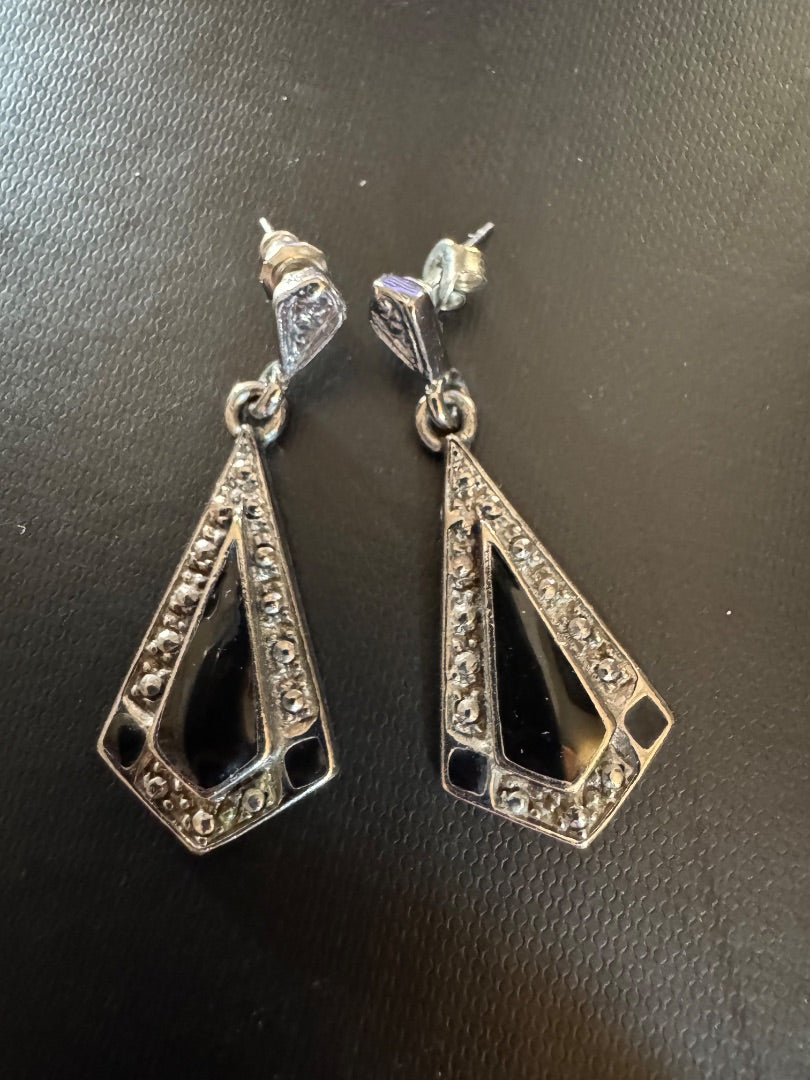 ST stud w/drop black accent earrings