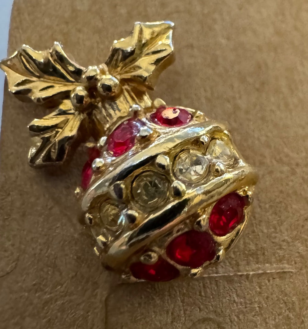 H-gold tone ornament w/red stud earrings