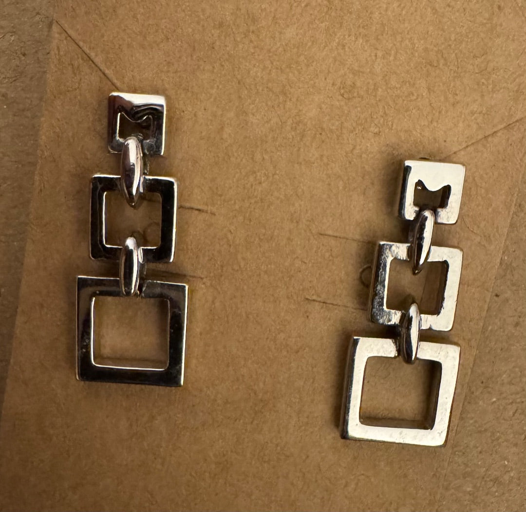 ST graduated square stud earrings
