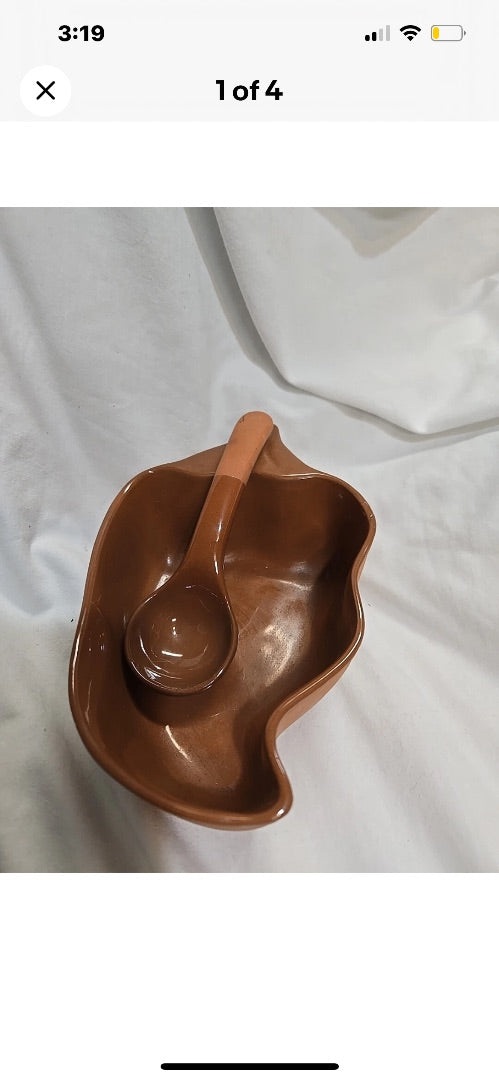 Chili pepper-shaped salsa bowl and spoon set