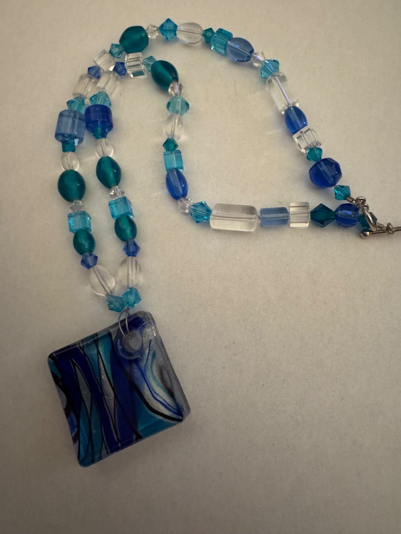 Clear blue bead w/lg accent necklace