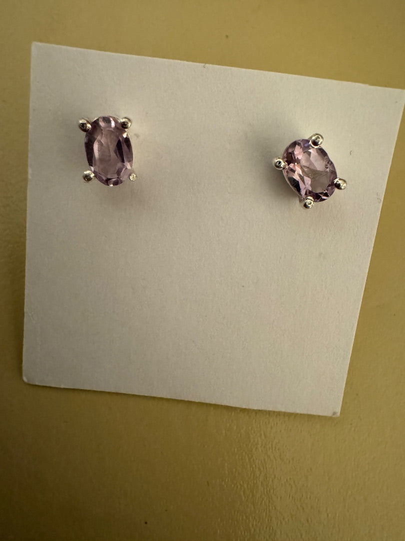 Light Amethyst stud earrings