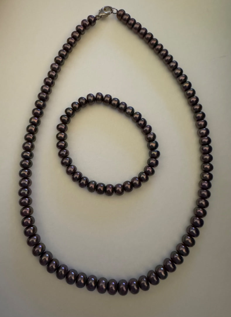 Purplish brown pearl necklace & bracelet