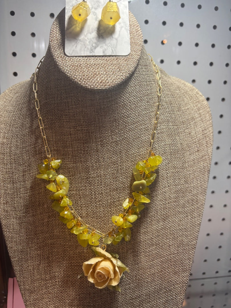 Hand made necklace with natural rose cover with resin