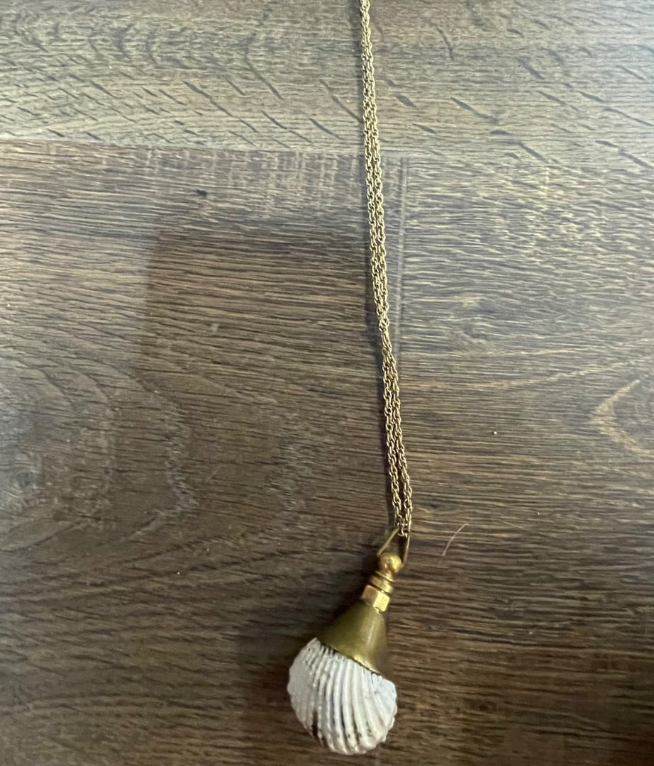 Shell perfume dropper necklace