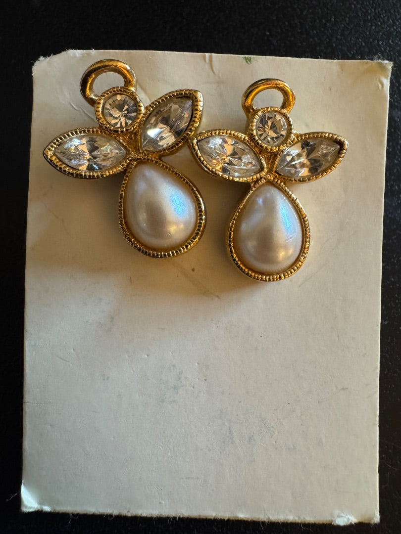 Avon angel gold tone stud earrings