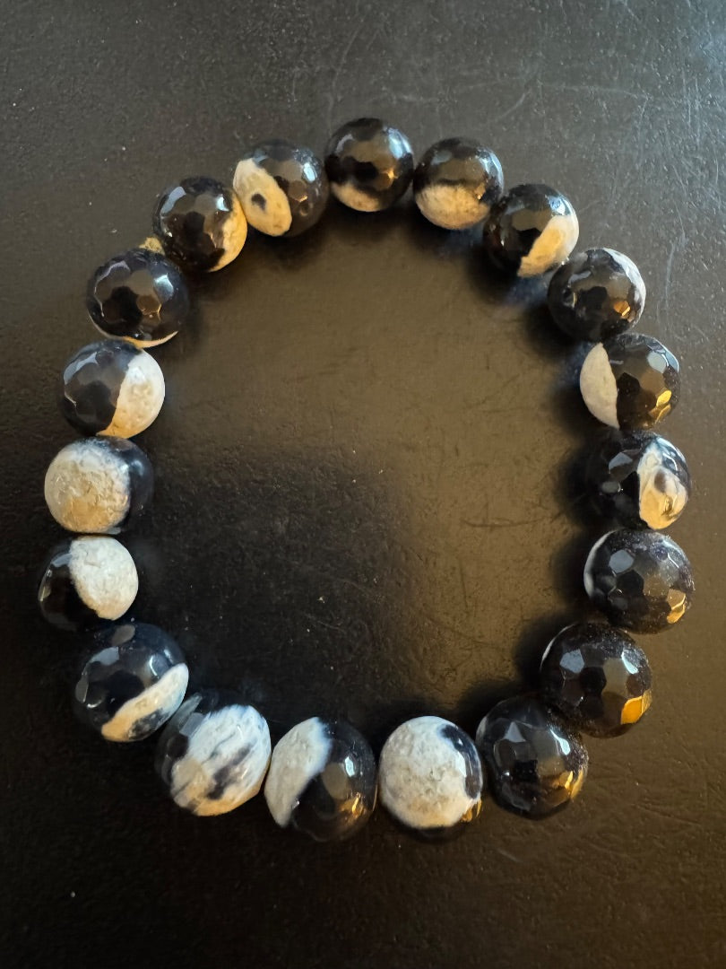 Orca Agate black white stretchy bracelet
