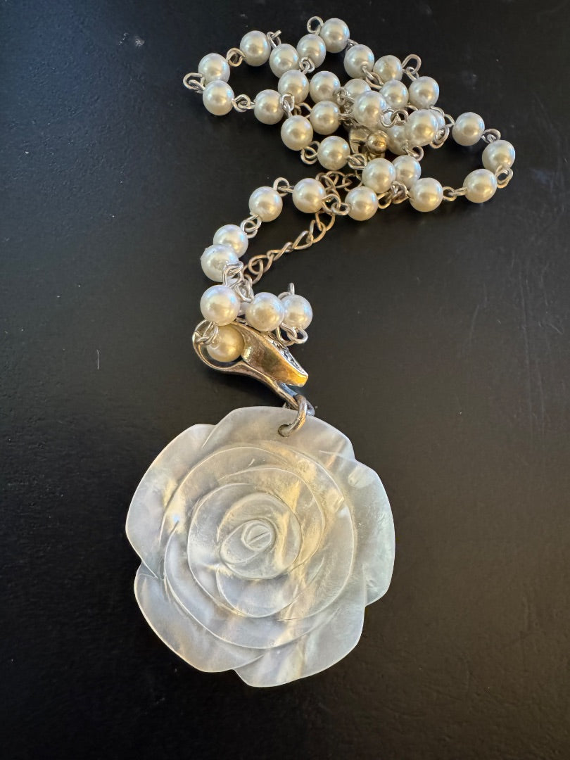 Mother of Pearl flower w/faux pearl necklace
