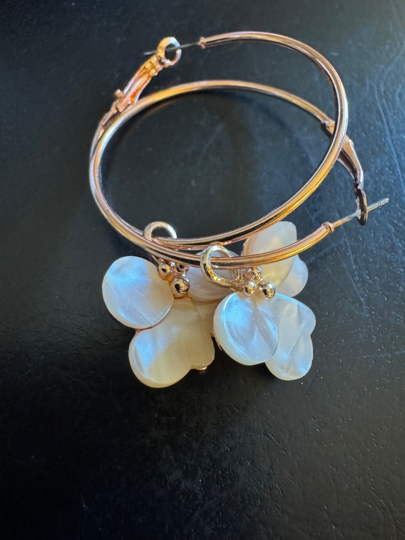 Cream flower gold tone hoop earrings