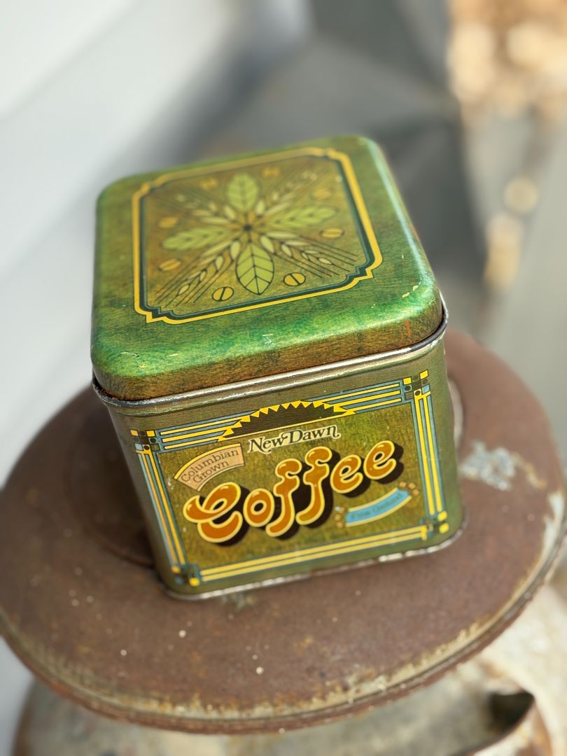 1970s Cheinco Better Brand metal tea box