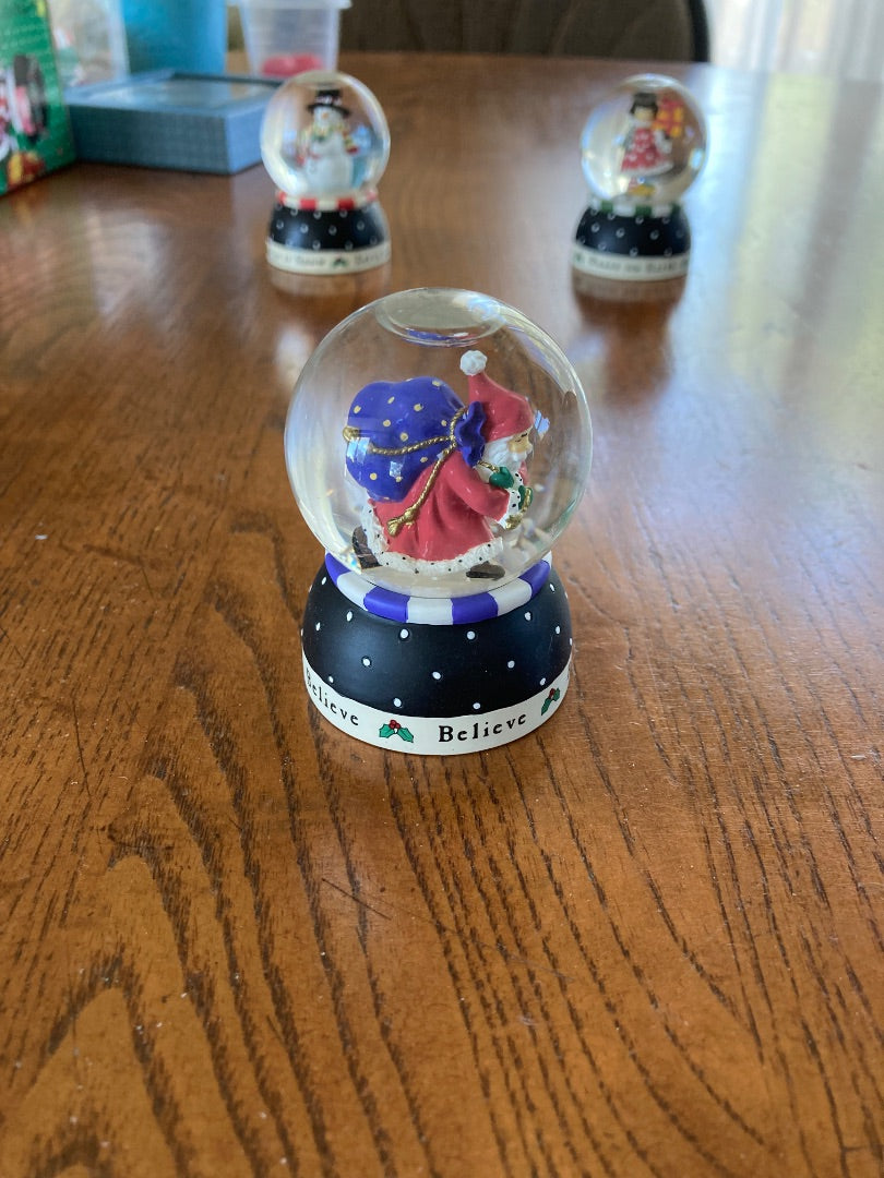 ME Sm Globe-Santa