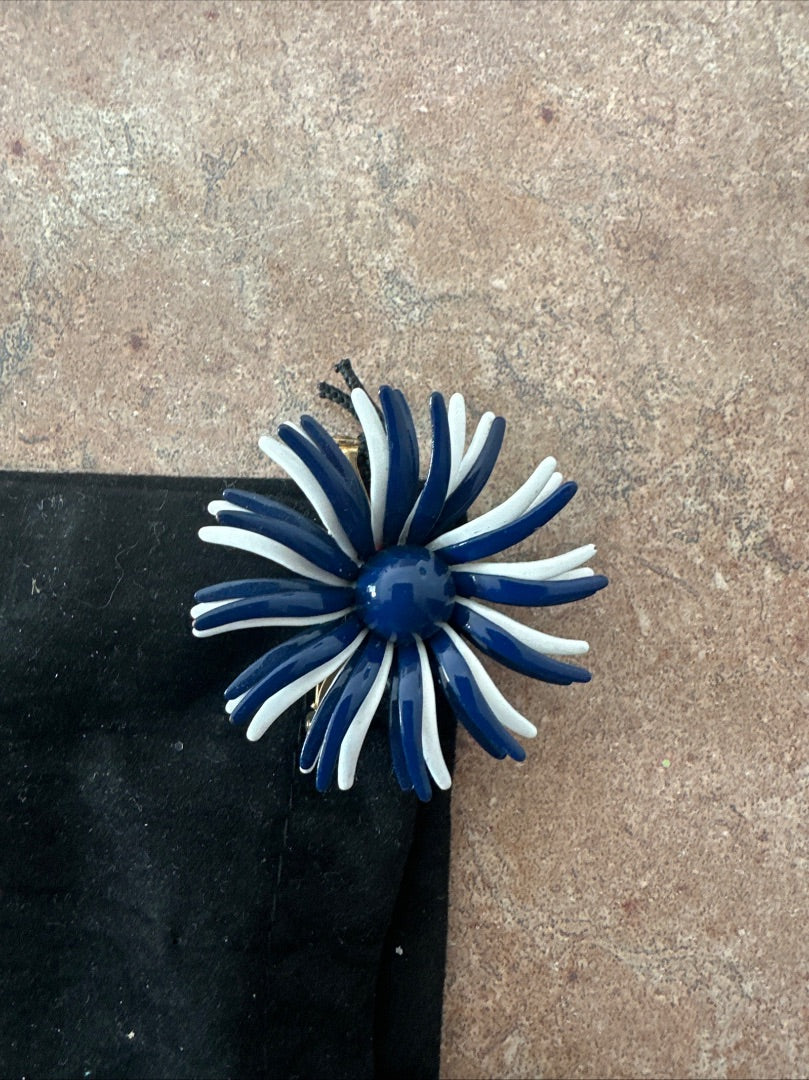 Blue and white flower brooch