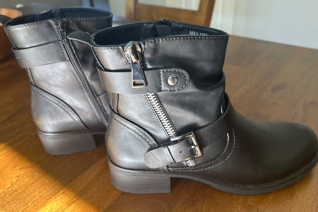 Black Boots w/Zipper and Buckle