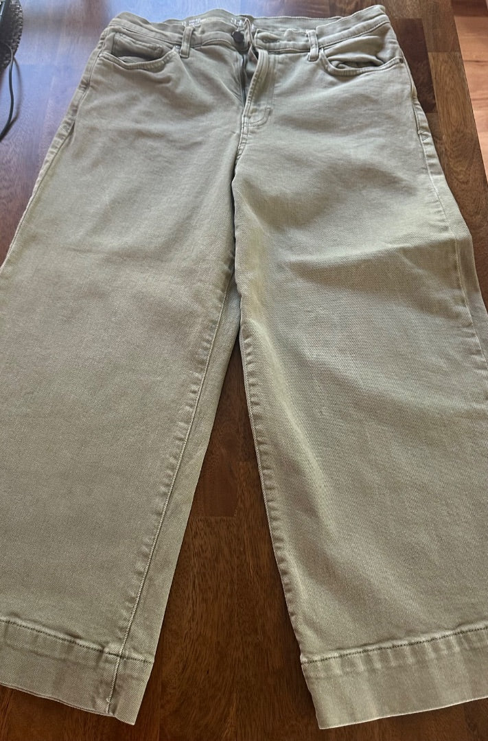 Women’s olive green, wide leg pant
