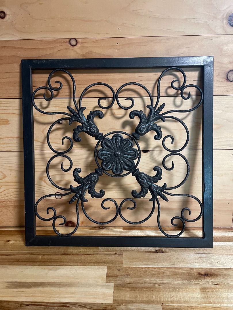 Iron w/verdigris Metal Fleur Hanging Decor, 15 3/4" x 15 3/4"