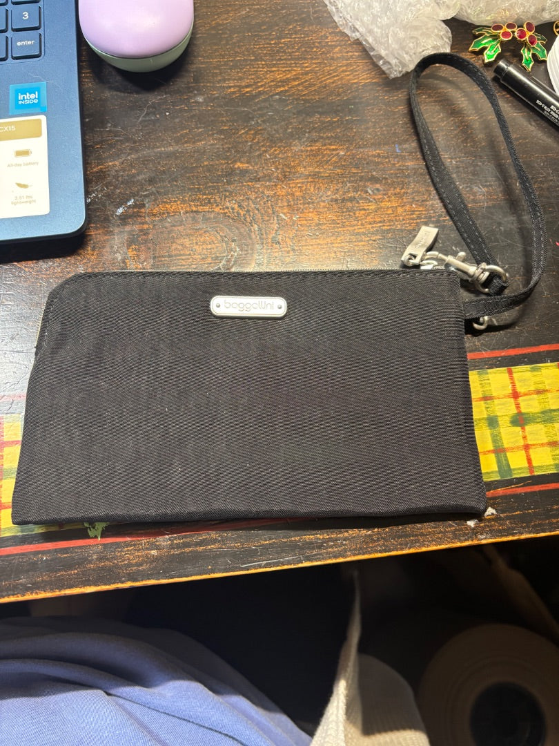 Baggallini solid Black zip pouch travel bag
