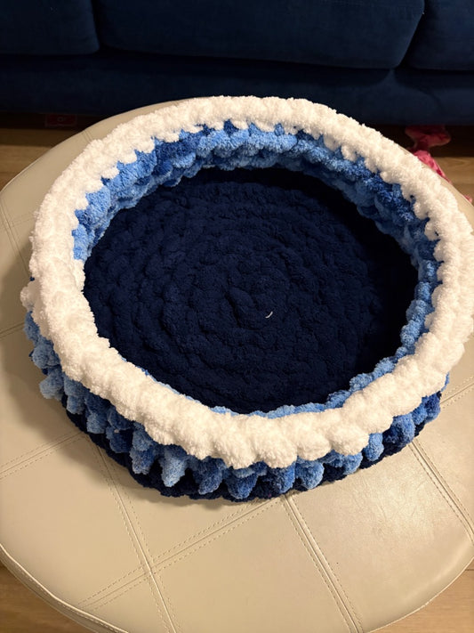 Blue White Multi Lotus Bespoke Originals Rocky Mountain Retreat Pet Bed, Medium