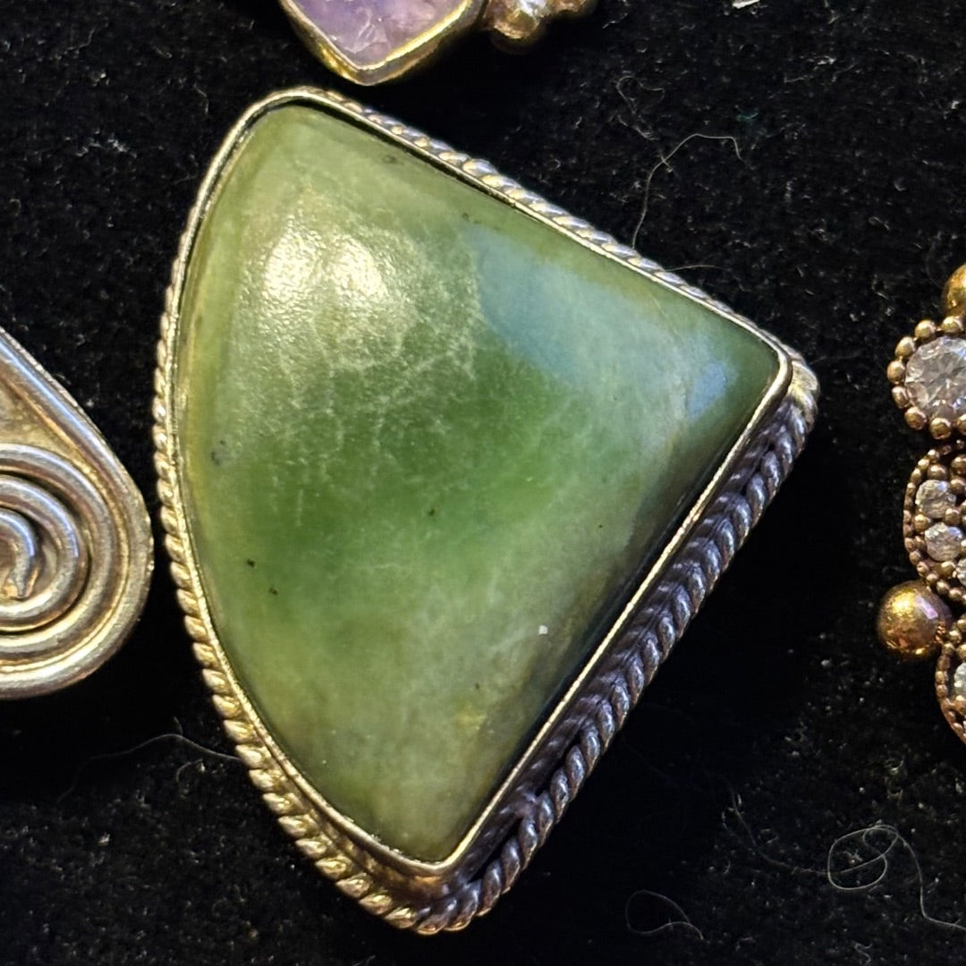 Green Jade or nephrite ring, 7.5