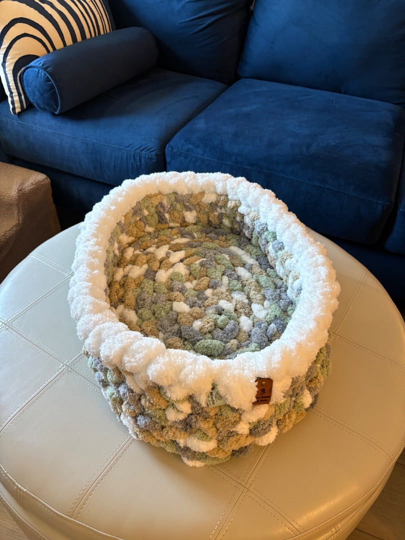 Sage kaki multi Lotus Bespoke Originals Alpine Serenity Pet Bed, 23 x 16