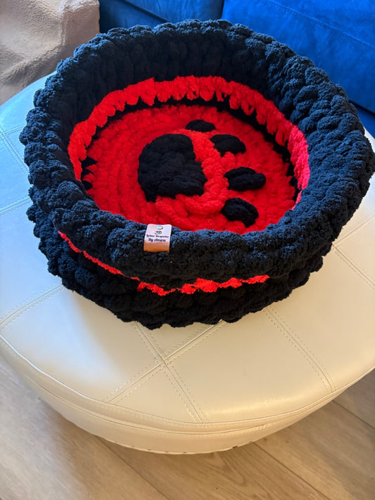 Red black Crimson Eclipse Pet Bed, 20