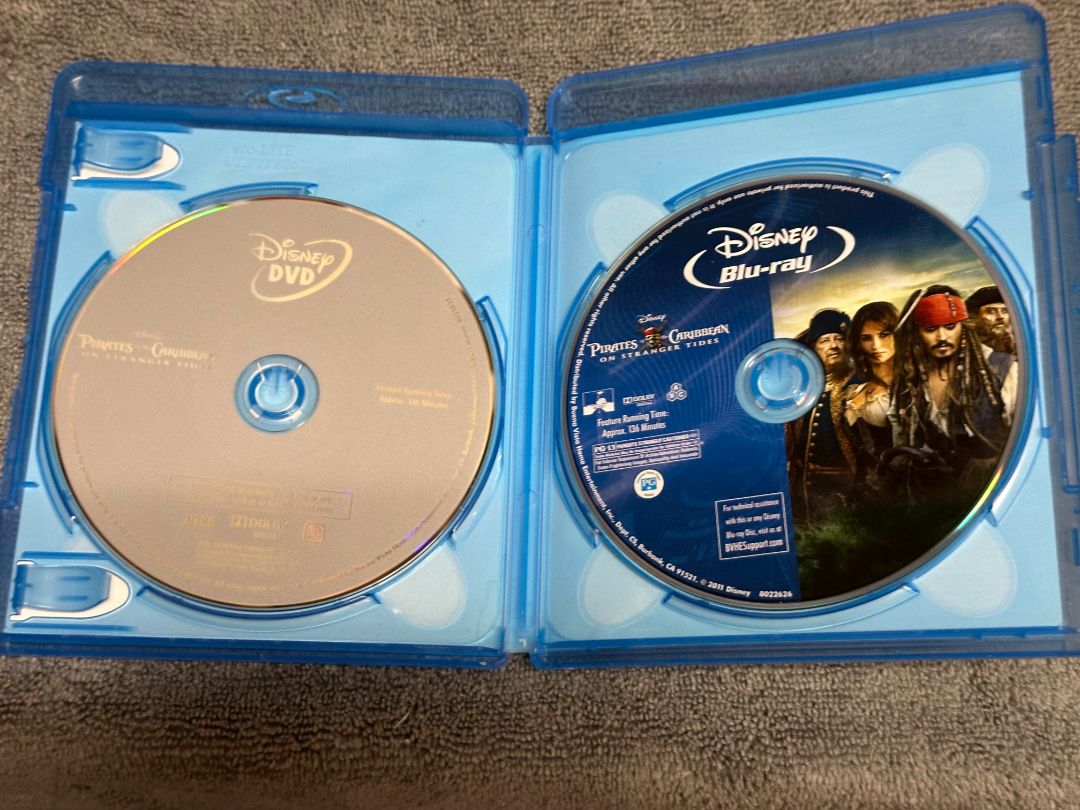 Disney Pirates of the Carribean on Stranger Tides bluray, 5 x 4 x 1