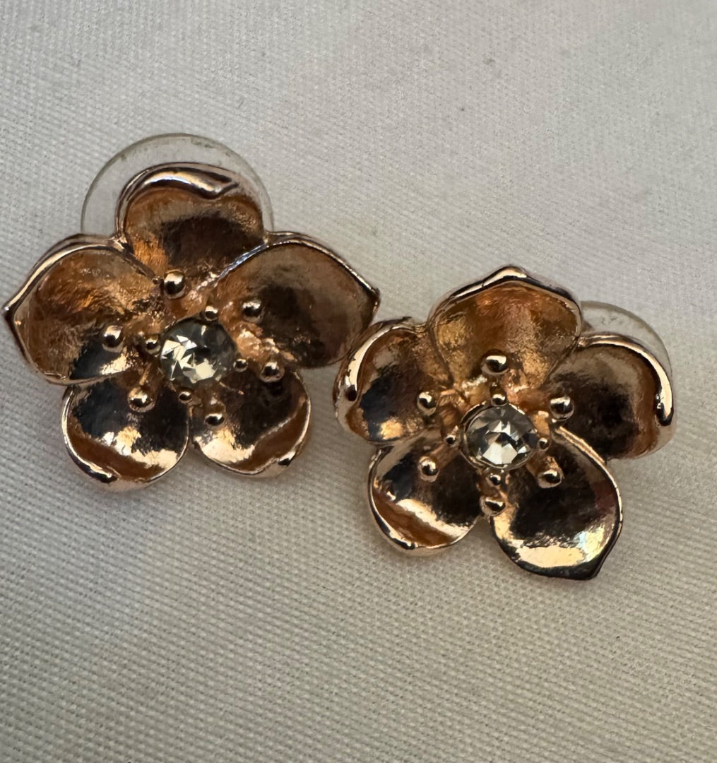 Rose gold color flower stud earrings