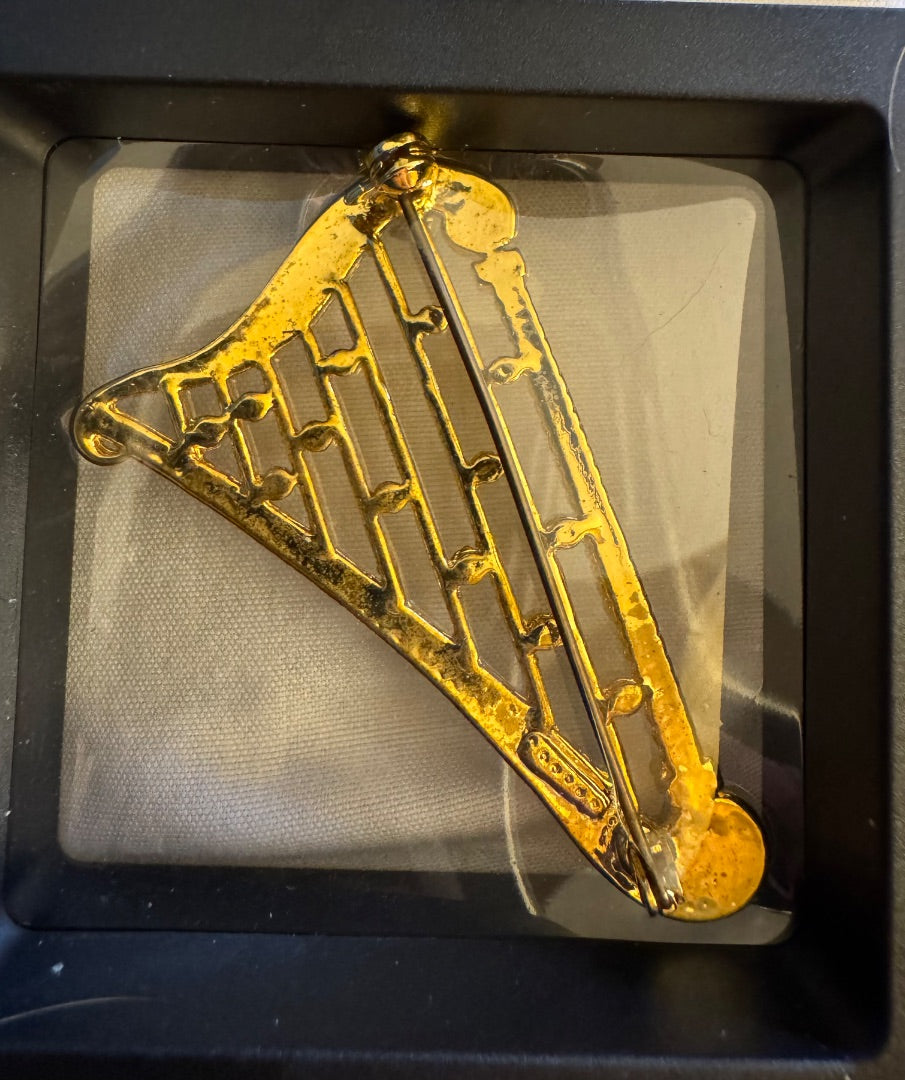 Harp brooch