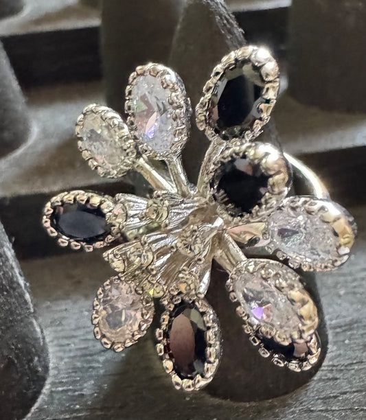 Blk fx onyx & clear flower ring Jewelry