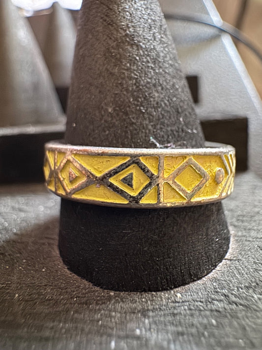 Yellow design band ring