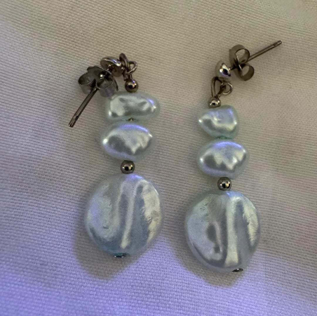 Faux pearl light green earrings