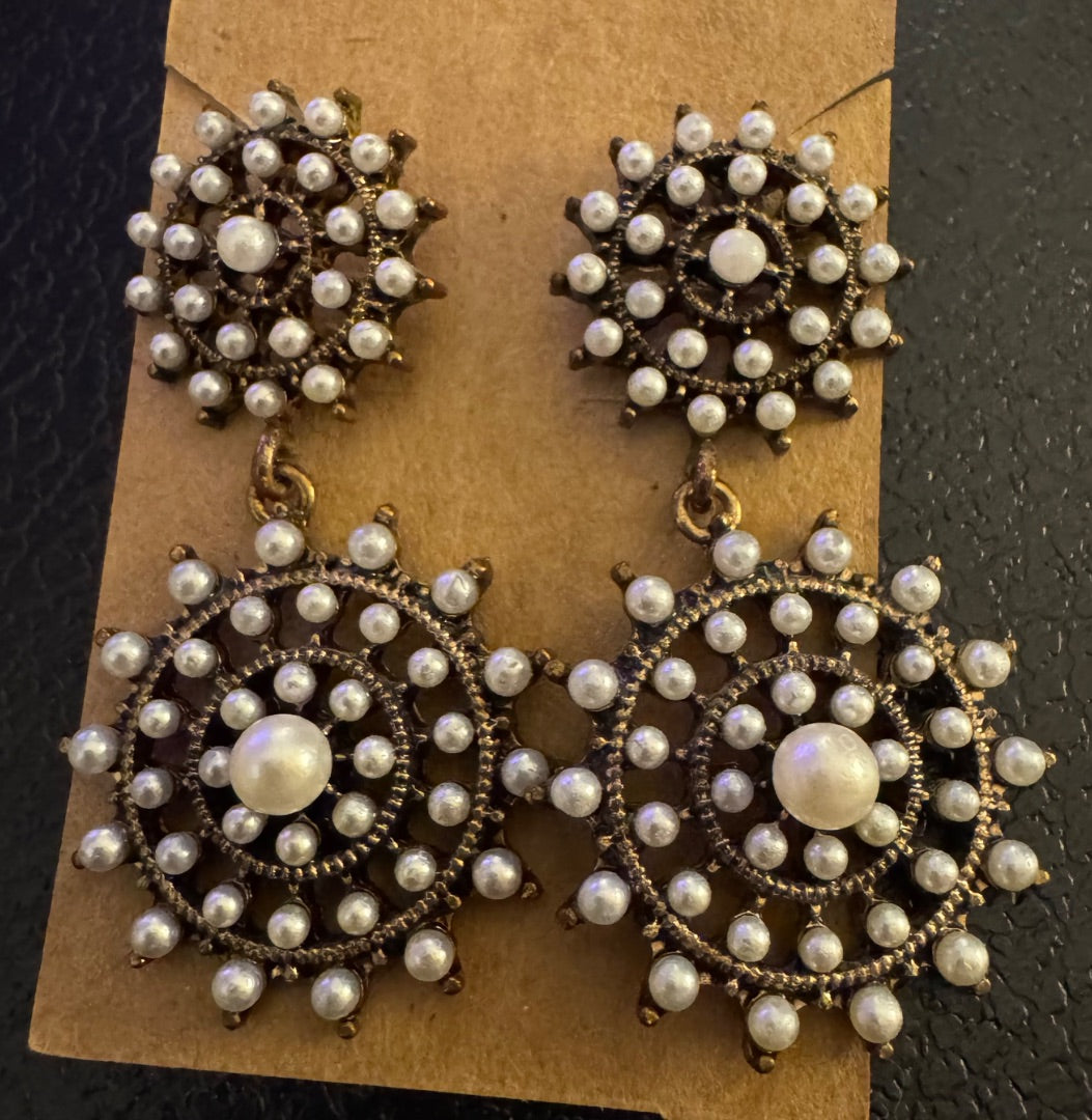 Double circle faux pearl stud earrings